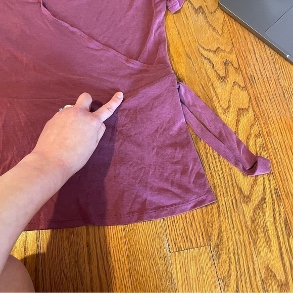 MAURICES 24/7 Wrap Front Top Berry Mauve Pink ish Surplice Short Sleeve Peplum L - Picture 12 of 12